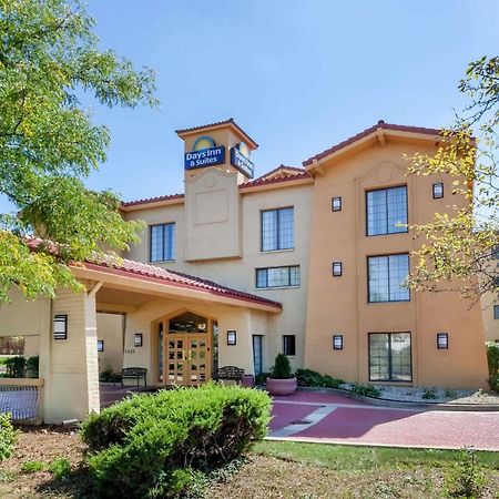 Days Inn&Suites by Wyndham Arlington Heights Exterior foto