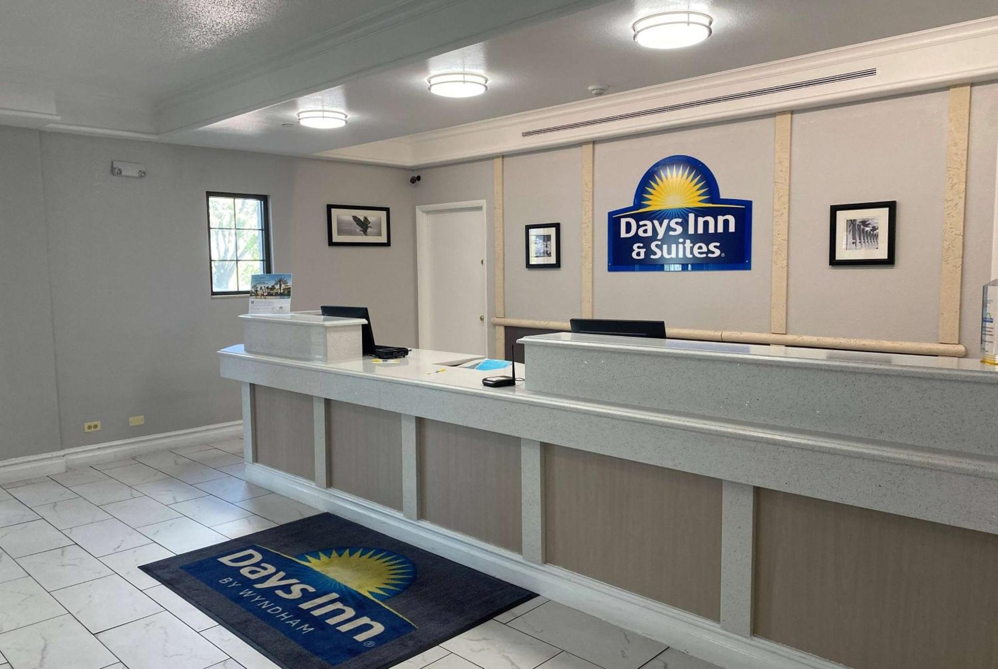 Days Inn&Suites by Wyndham Arlington Heights Exterior foto