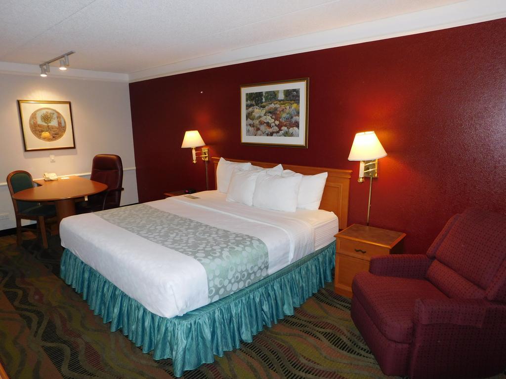 Days Inn&Suites by Wyndham Arlington Heights Exterior foto