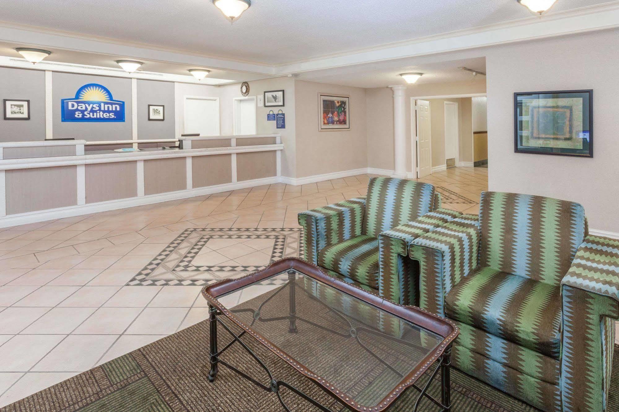 Days Inn&Suites by Wyndham Arlington Heights Exterior foto