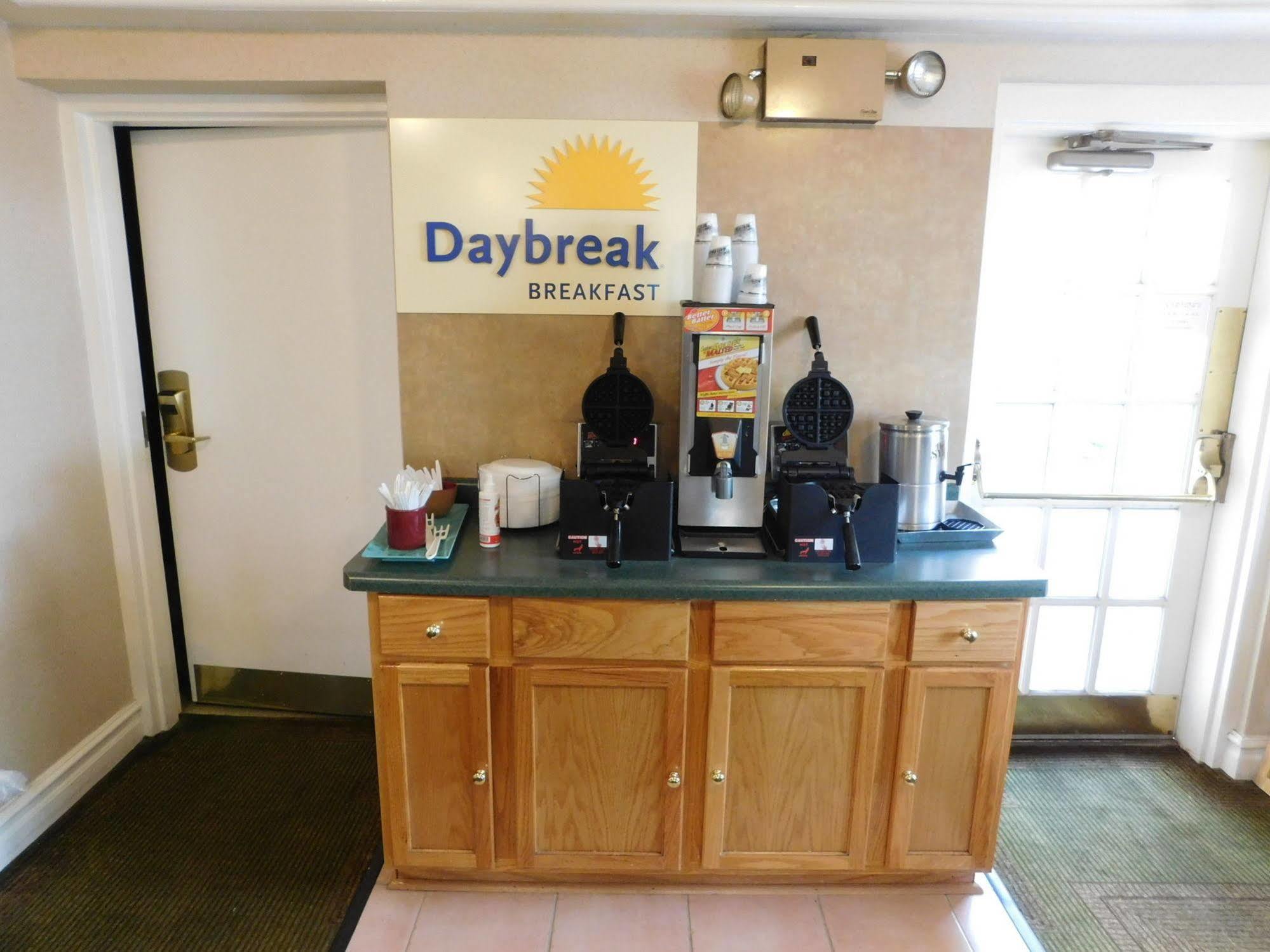 Days Inn&Suites by Wyndham Arlington Heights Exterior foto