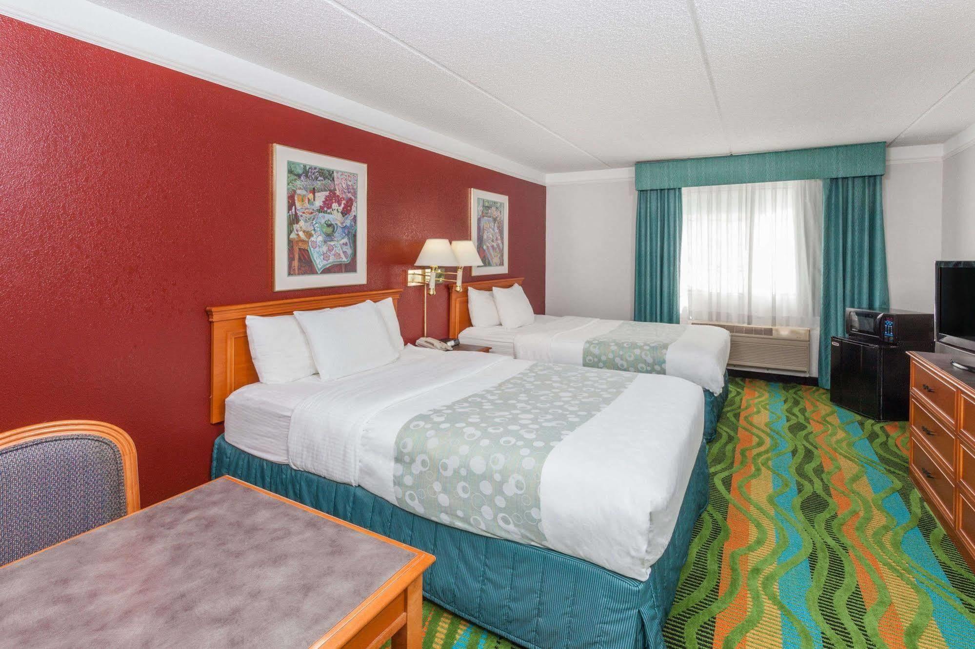 Days Inn&Suites by Wyndham Arlington Heights Exterior foto